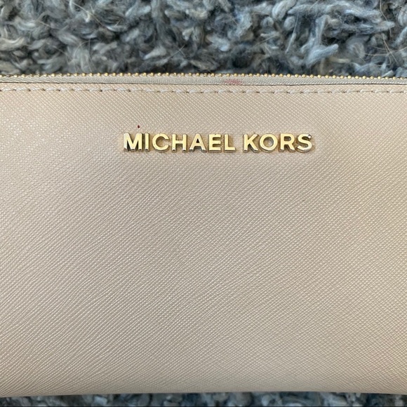 ‼️SOLD‼️ Michael Kors Wallet ( Saffiano Leather) - Picture 3 of 8